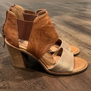 Sofft • Luxe Italian leather • Bought and never wore. 

Heel: 3 1/2 inches